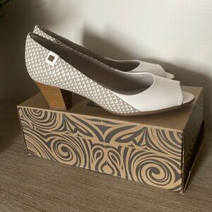 Cushioned Elegant White and Tan Peep-Toe Heels